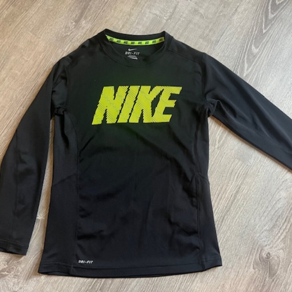 Nike Dri Fit Size Med.